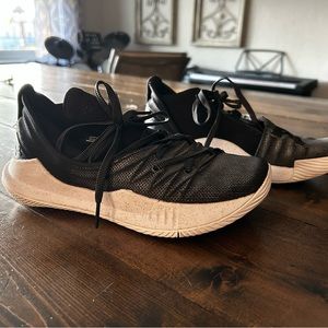 Under Armour Youth Basketball - SC - Size 4Y